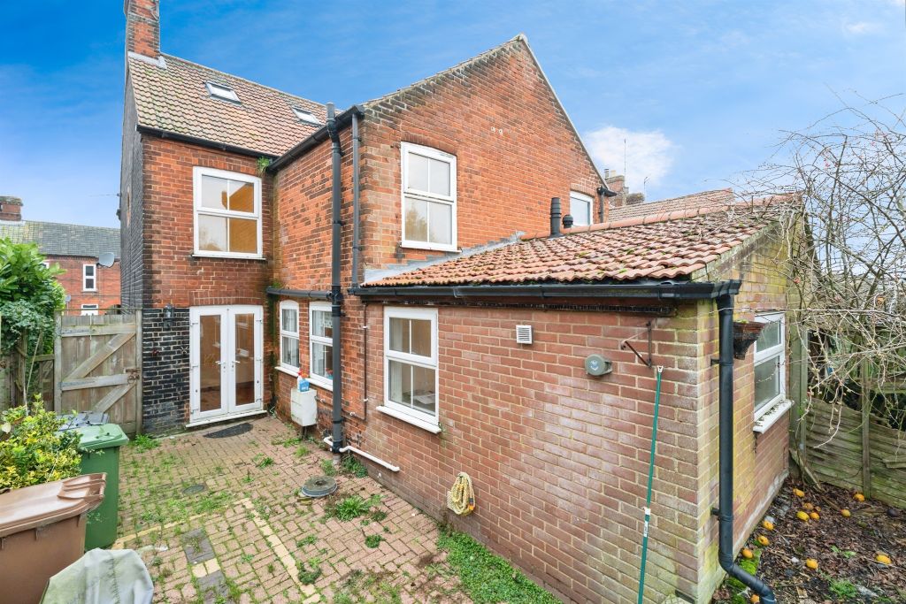 Property photo 3 of 17