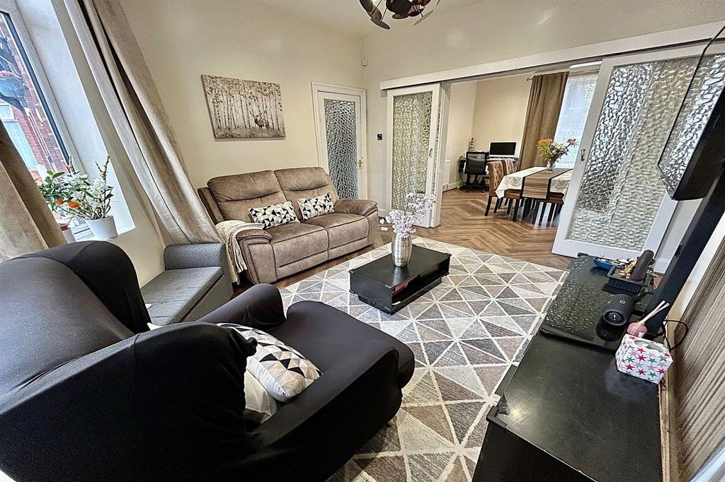 Property photo 3 of 18 Living Room