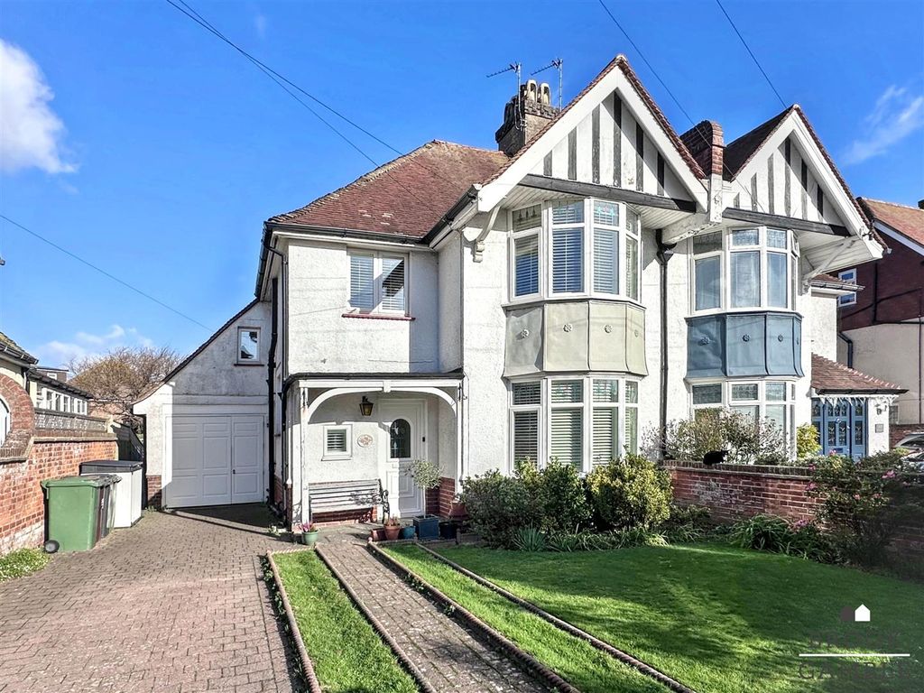 Property photo 1 of 19 01323 438506