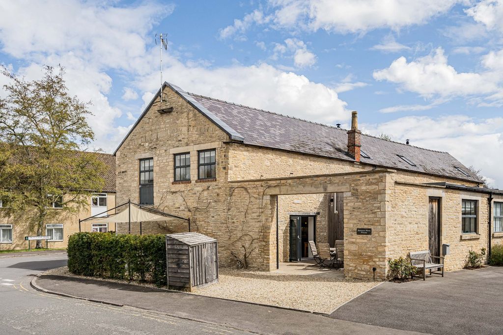 Property photo 2 of 19 Picture No. 29