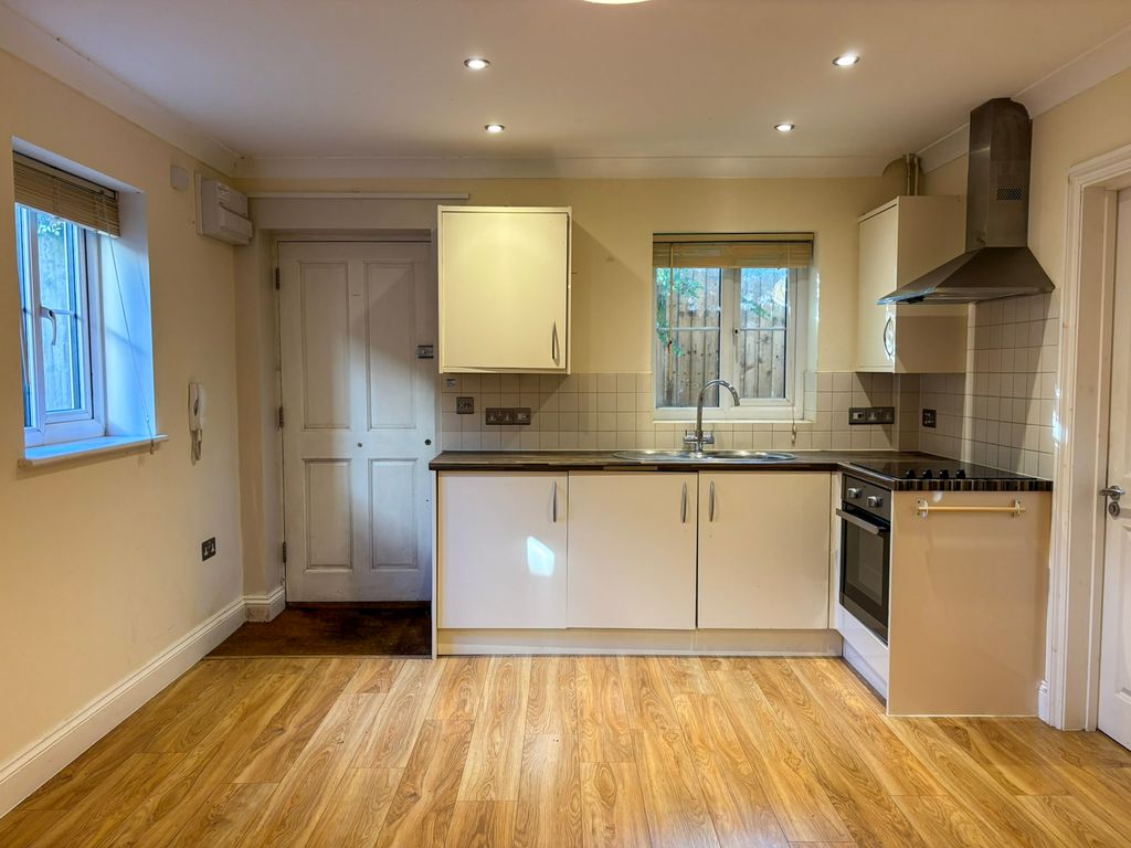 Property photo 2 of 8 Kitchen