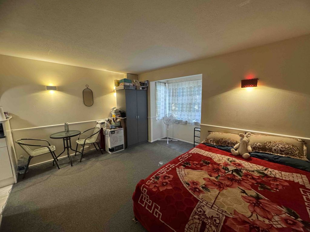 Property photo 2 of 5 Gallery