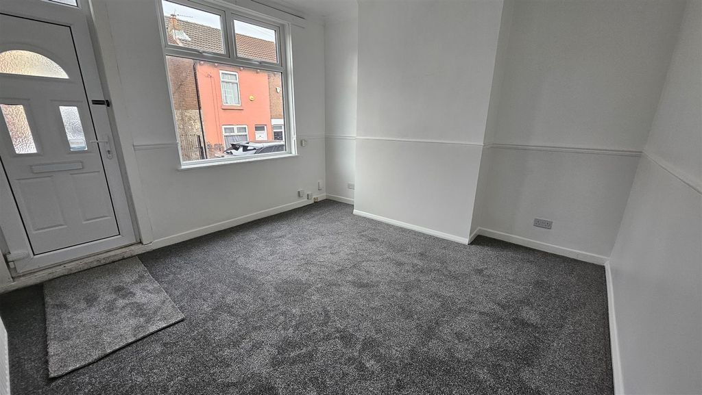 Property photo 2 of 6 Lounge