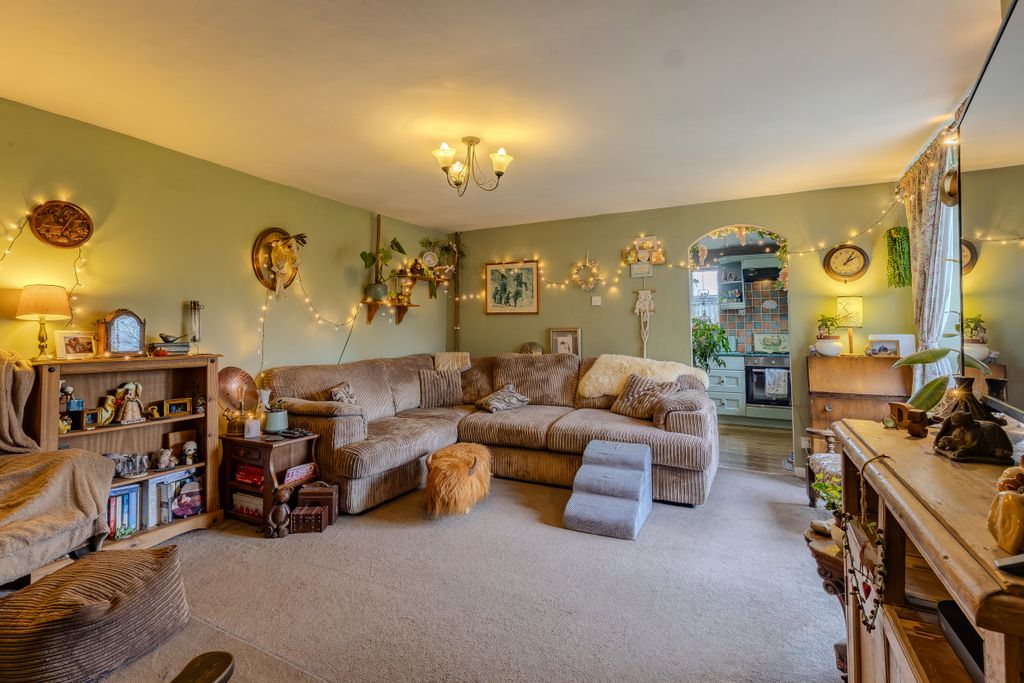 Property photo 2 of 15 Living Room (2)