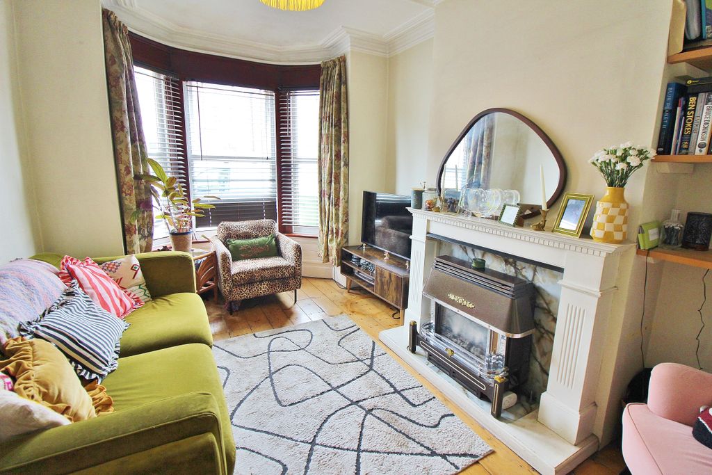 Property photo 2 of 18