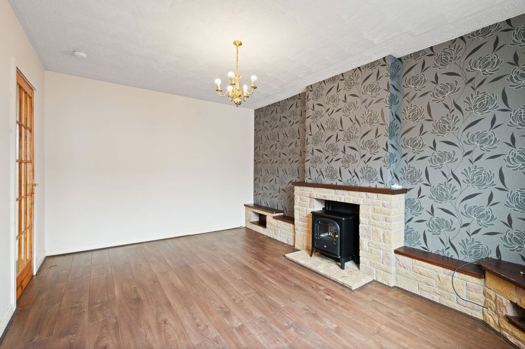 Property photo 3 of 24 Lounge
