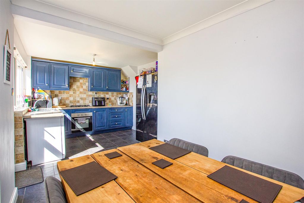 Property photo 1 of 14 Kitchen/Dining Room