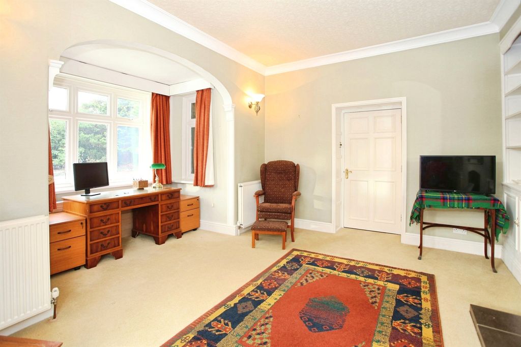 Property photo 3 of 35