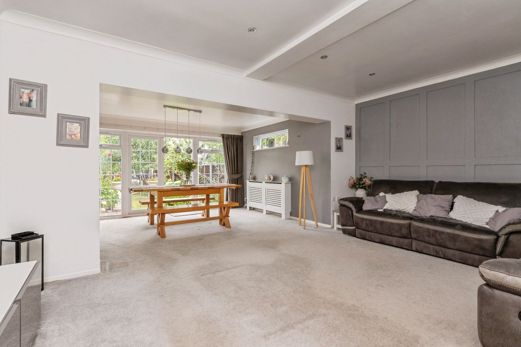 Property photo 2 of 19 24Foxfielddrivefoxfielddrivestanford-Le-Hopess178Hh-14