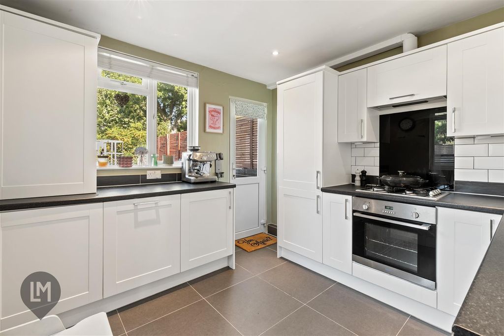 Property photo 2 of 6 Kitchen