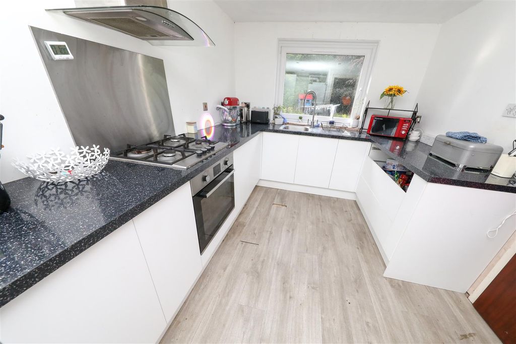 Property photo 3 of 12 c