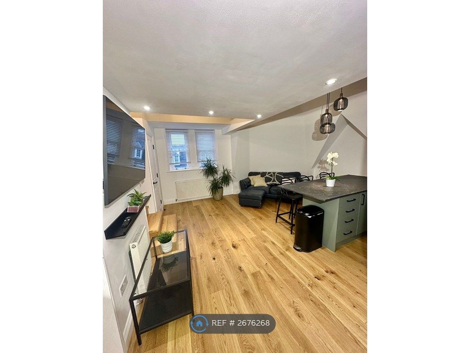 Property photo 1 of 7 Living Room