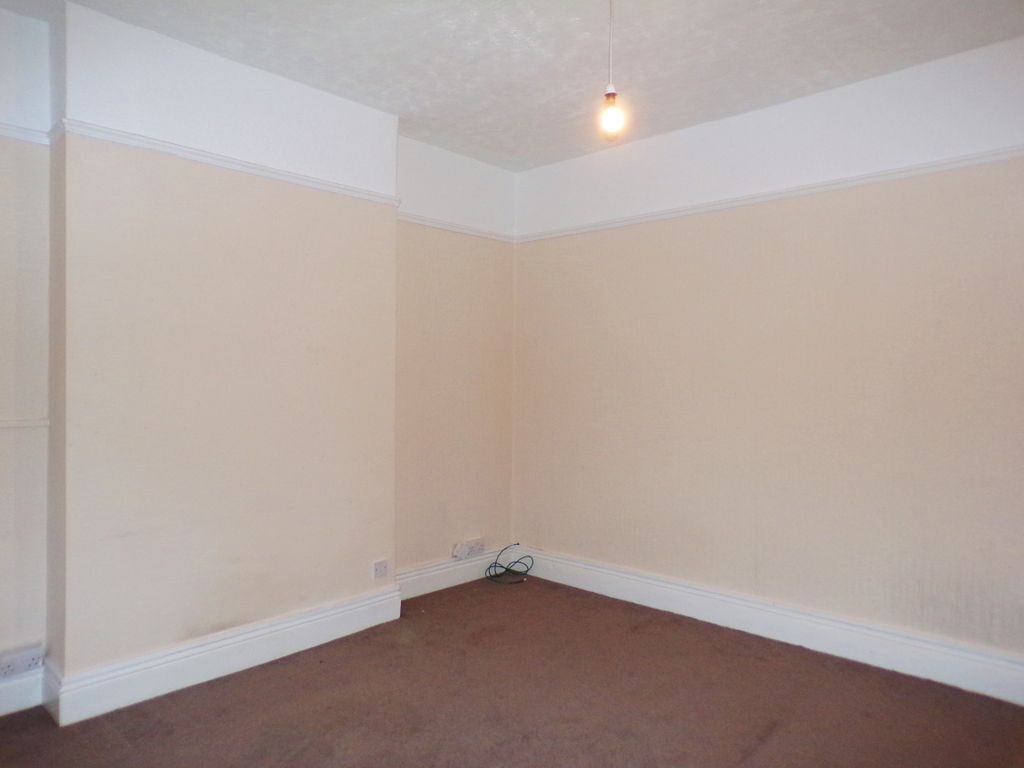 Property photo 2 of 7 Living Room