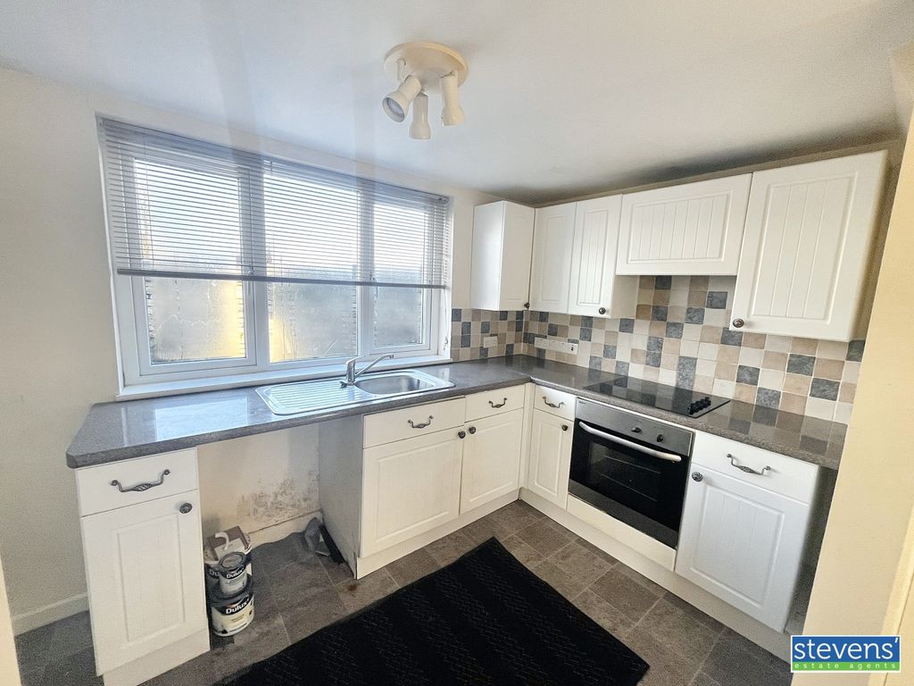 Property photo 2 of 10 Image00008