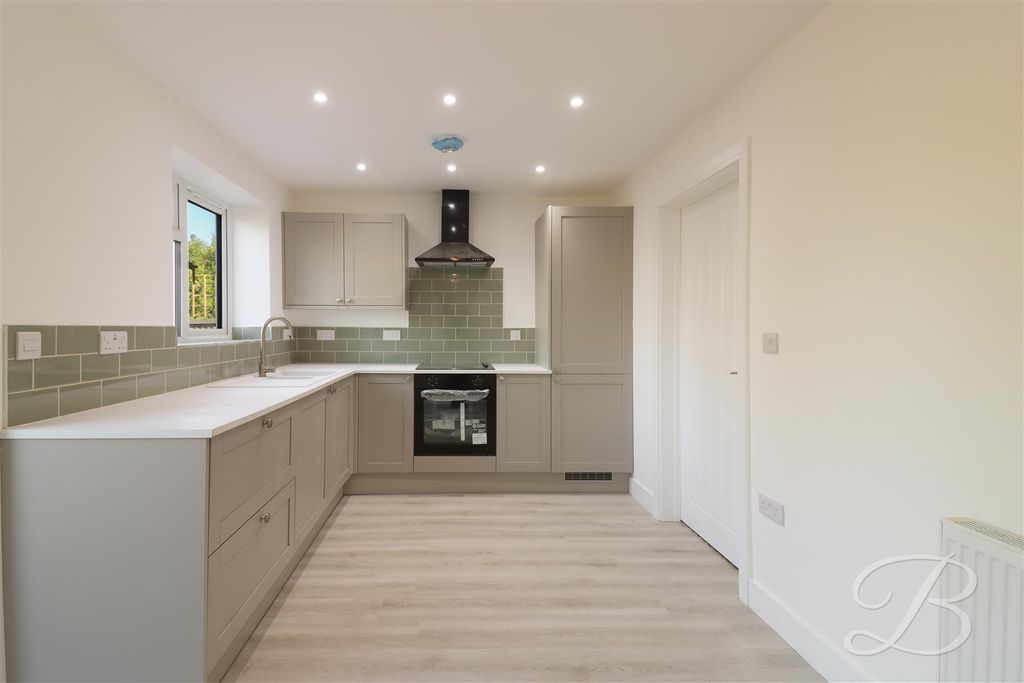 Property photo 1 of 6 Kitchen 3.Jpg