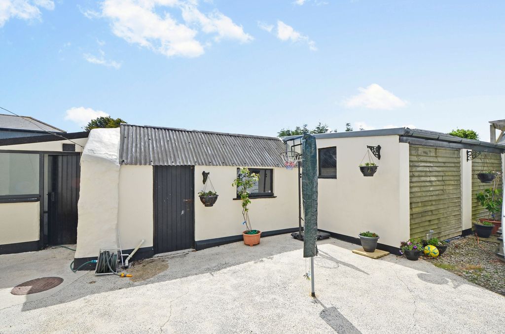 Property photo 3 of 35
