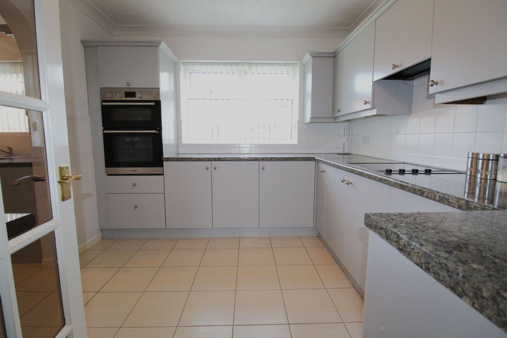 Property photo 3 of 17 Kitchen 2