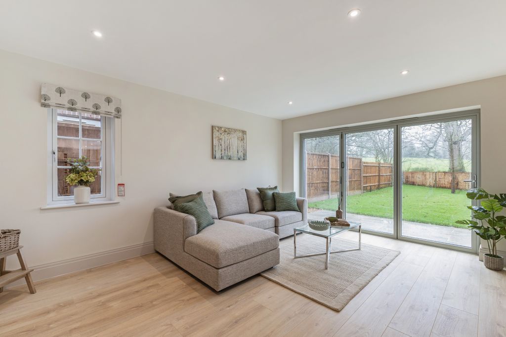 Property photo 3 of 18 *Show Home*