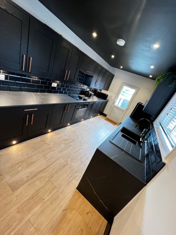 Property photo 2 of 6 Kitchen