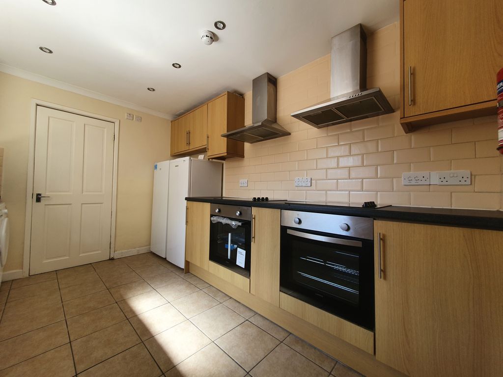 Property photo 3 of 32 Gallery