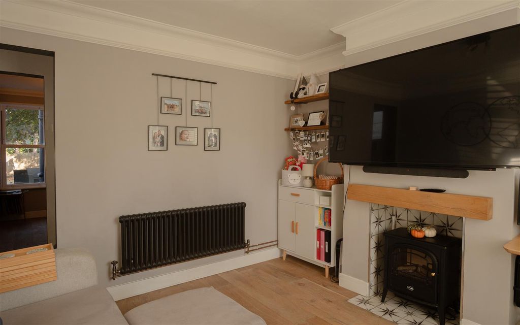 Property photo 2 of 17 Earlswood Rd, Earlswood
