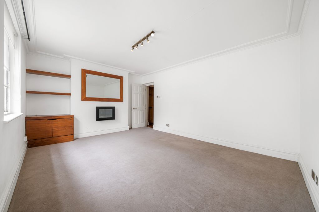 Property photo 2 of 11 2, 299 Kings Road, Sw10, Martin &amp; Co, HQ (2)