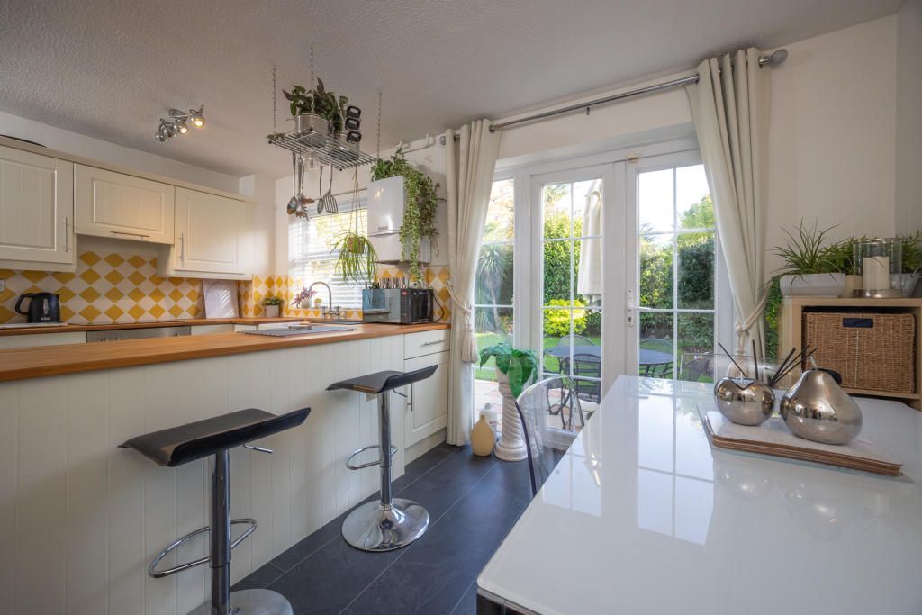 Property photo 2 of 12 Diningarea