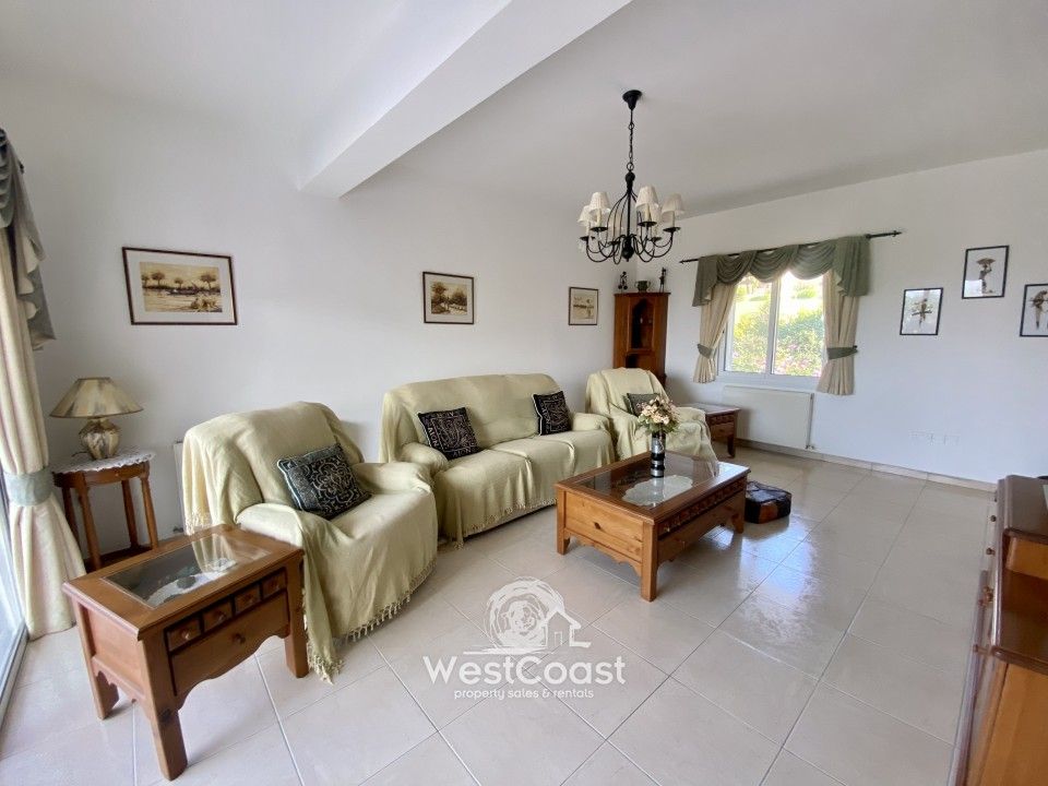 Property photo 3 of 44