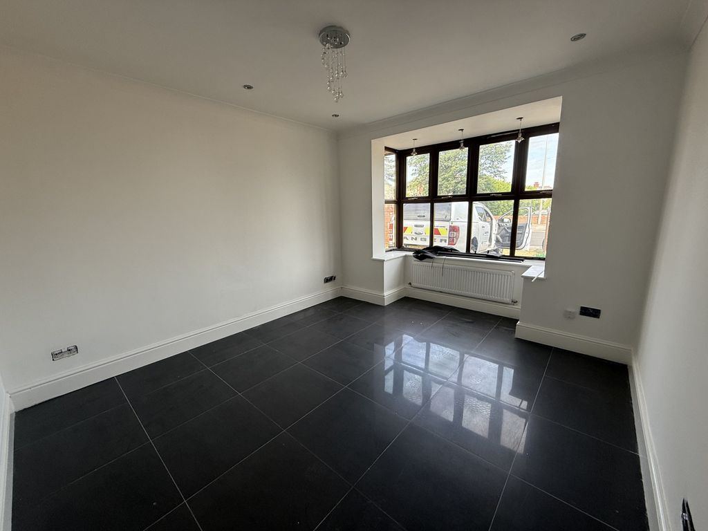 Property photo 3 of 35