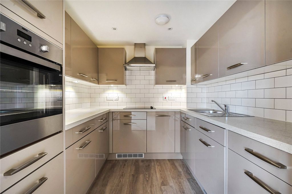 Property photo 2 of 14 Kitchen