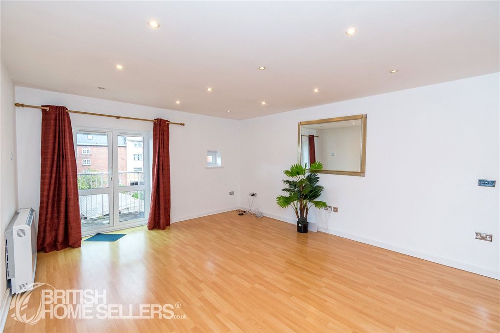 Property photo 2 of 22 Picture No. 21