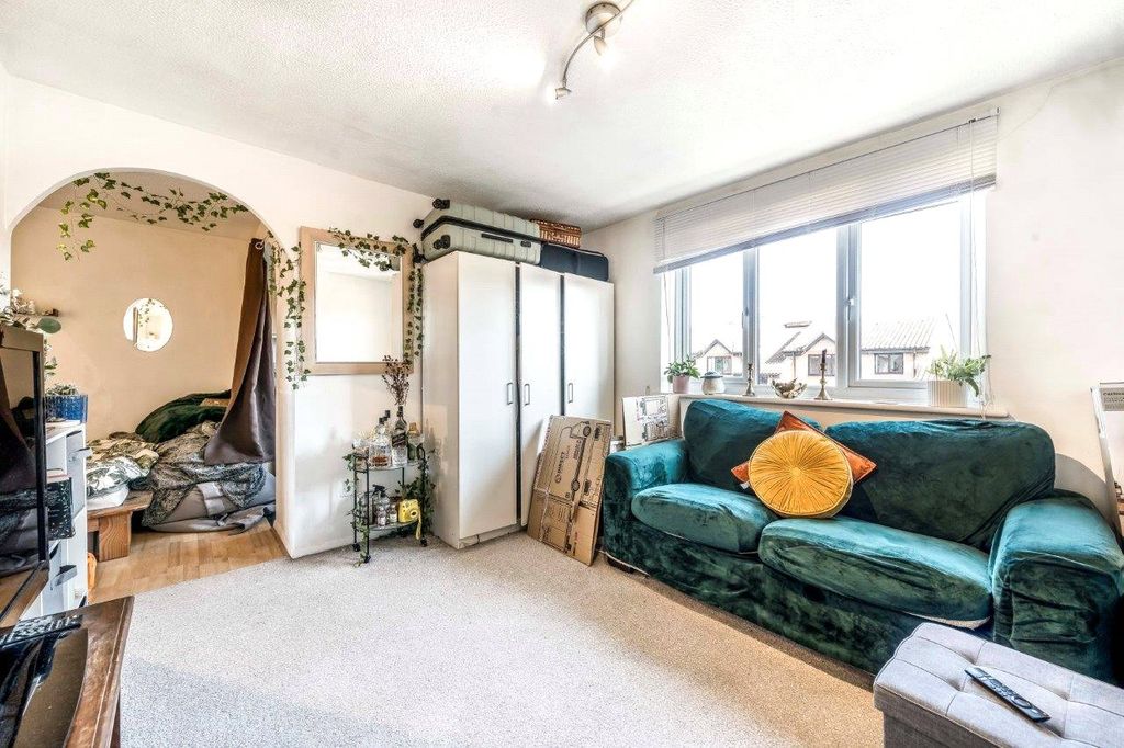 Property photo 3 of 10 Living Room