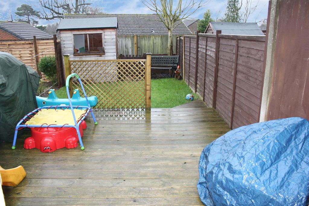 Property photo 3 of 8 Garden.Jpg