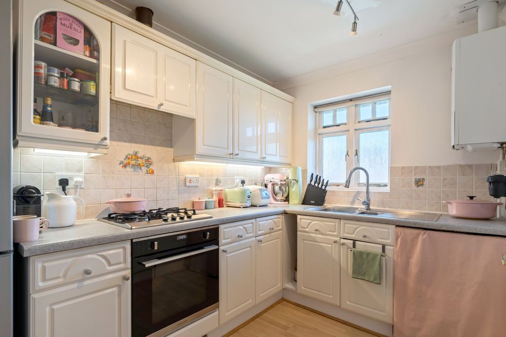 Property photo 3 of 12