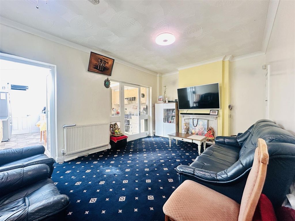 Property photo 2 of 14 Sitting Room