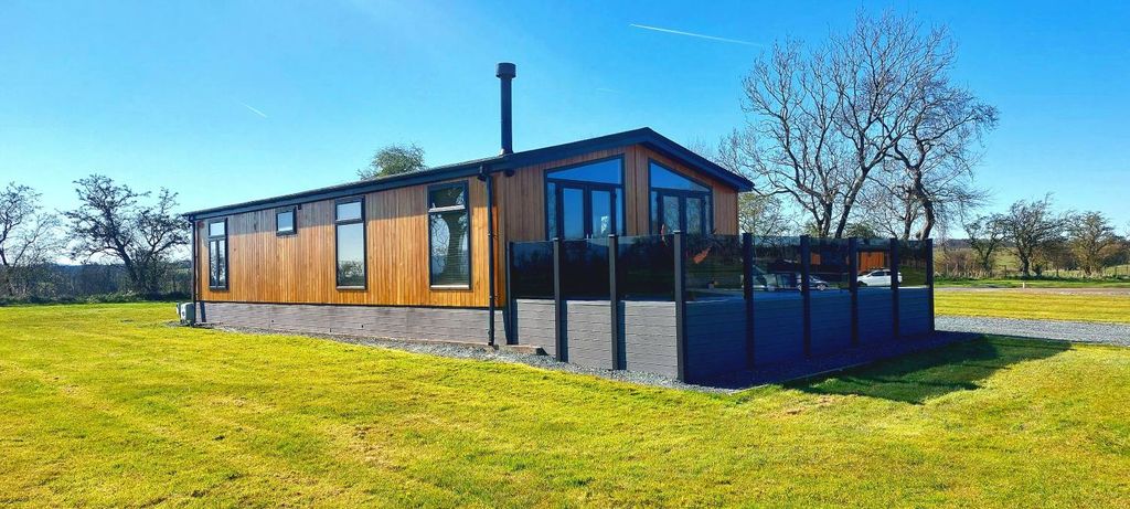 Property photo 1 of 32