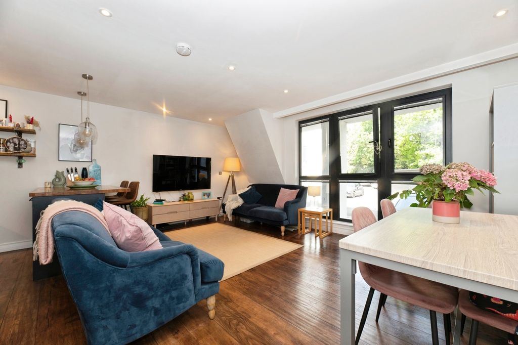 Property photo 2 of 12 Pbox-Img.Jpg