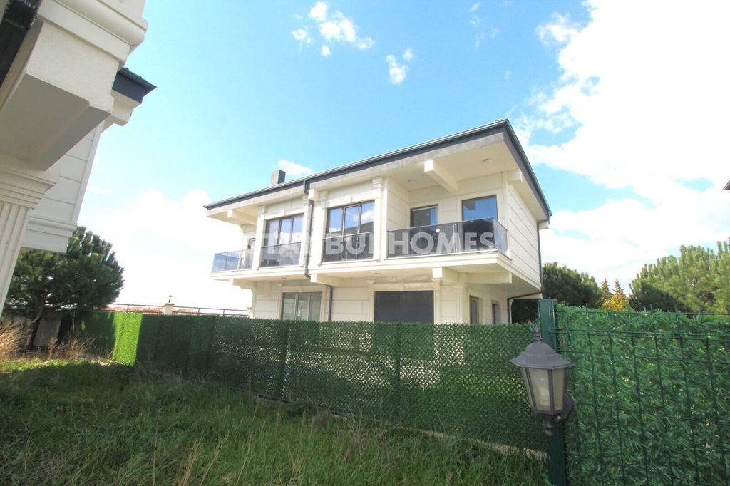 Property photo 1 of 25