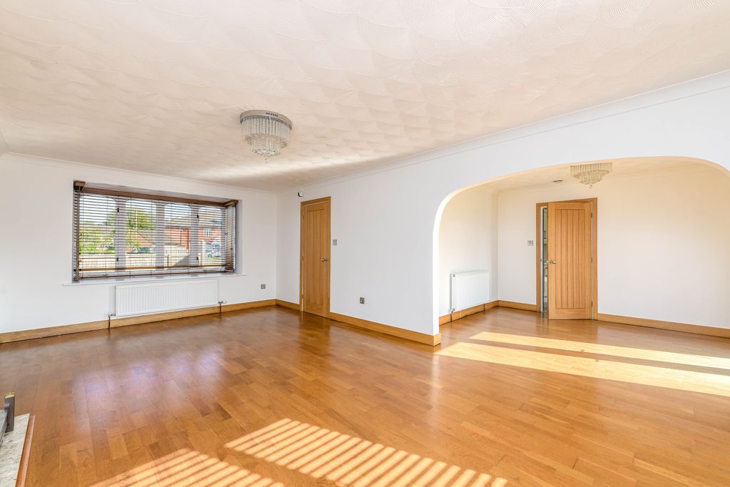 Property photo 2 of 32
