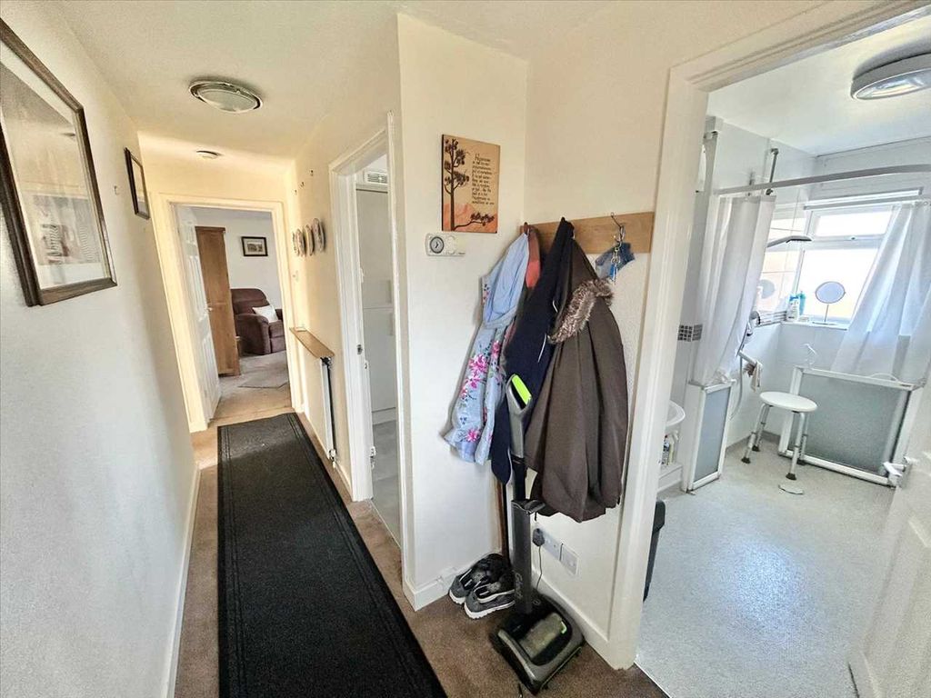 Property photo 3 of 16 Entrance Hallway