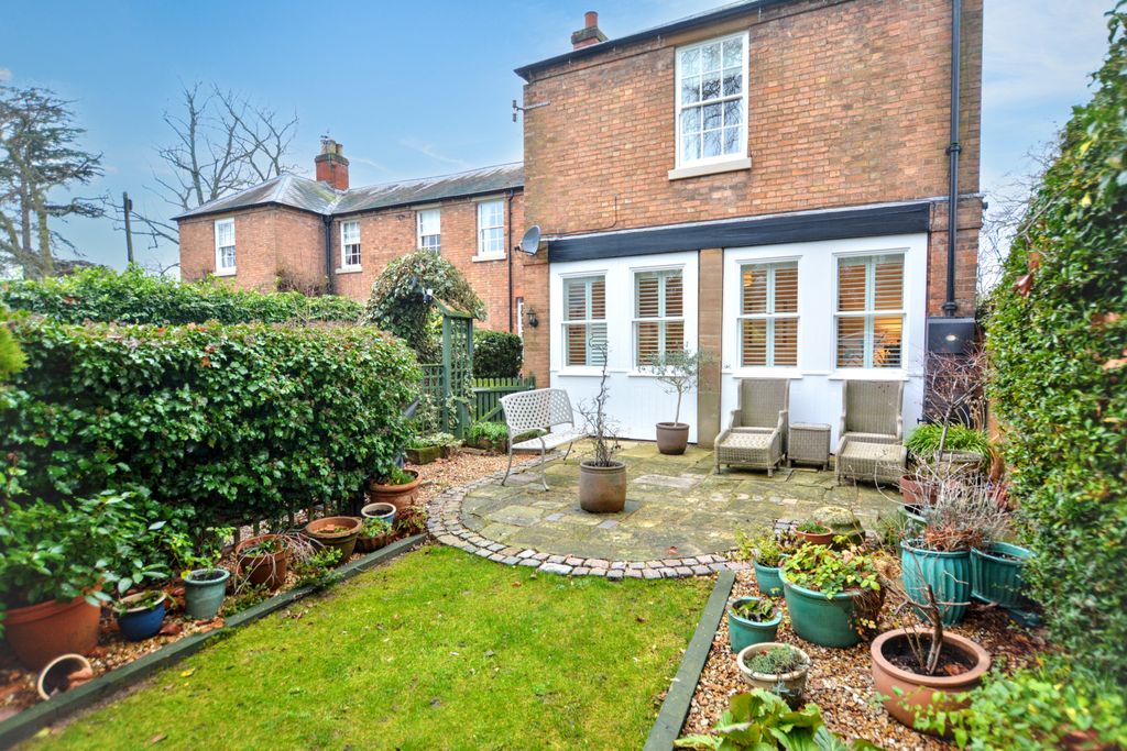 Property photo 1 of 24 Front Garden (2)
