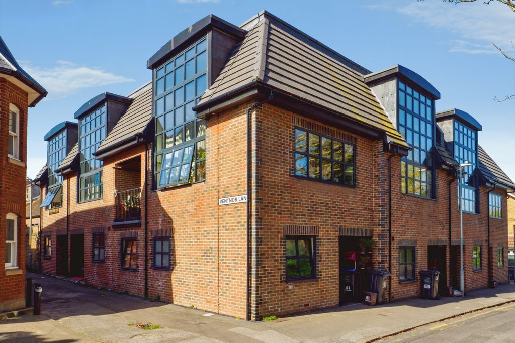 Property photo 1 of 20