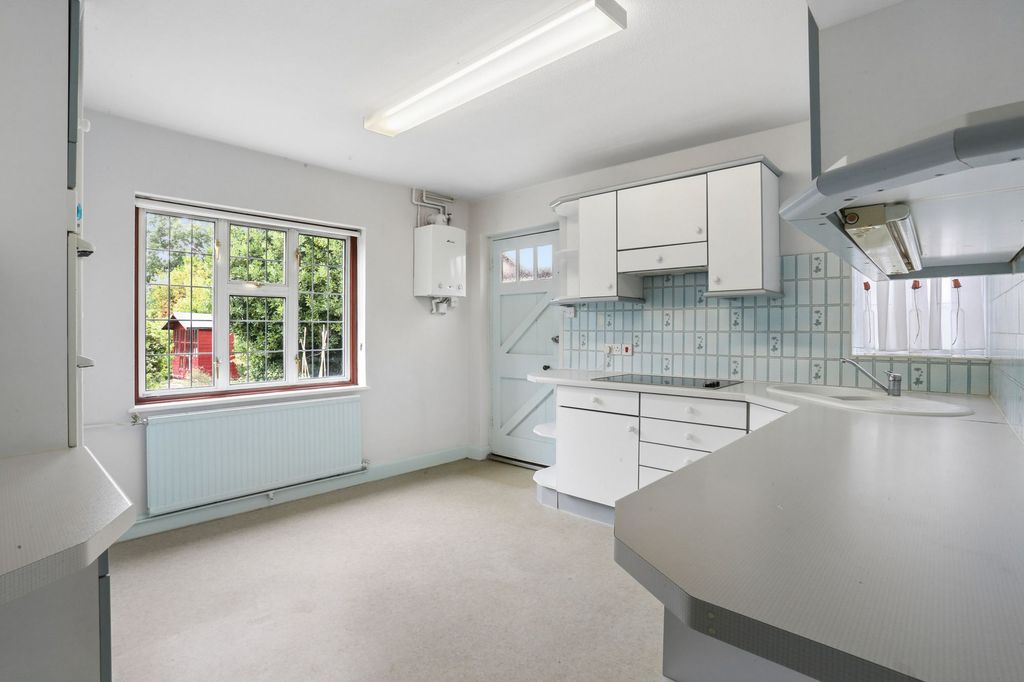 Property photo 3 of 31
