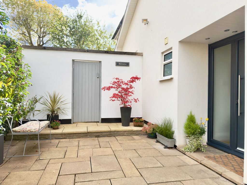 Property photo 2 of 21