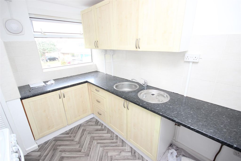 Property photo 3 of 15 Kitchen.Jpg