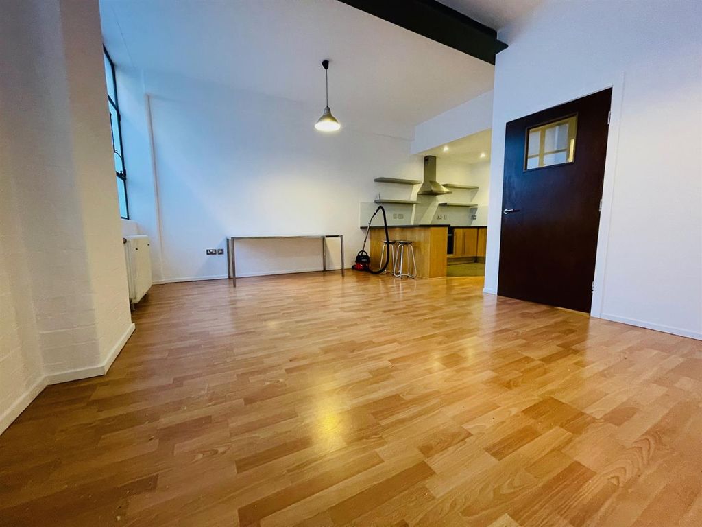 Property photo 1 of 15 Lounge