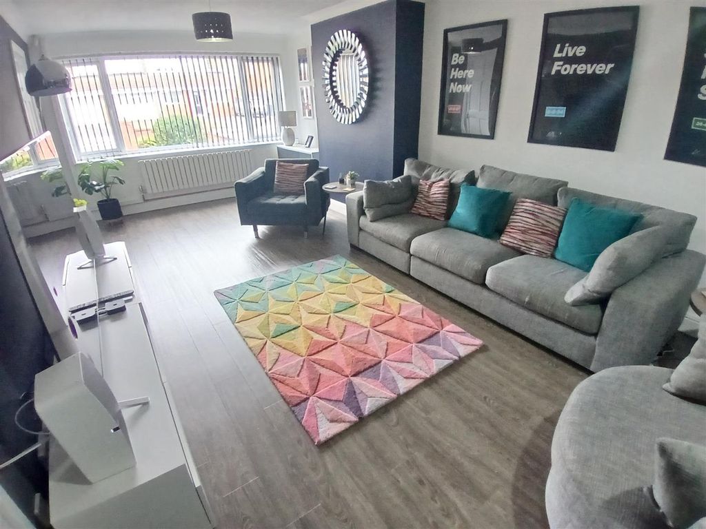 Property photo 3 of 35