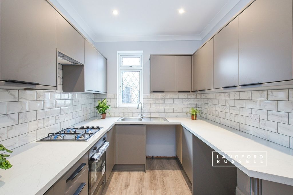 Property photo 3 of 20 9102E2c4-85c5-F01...