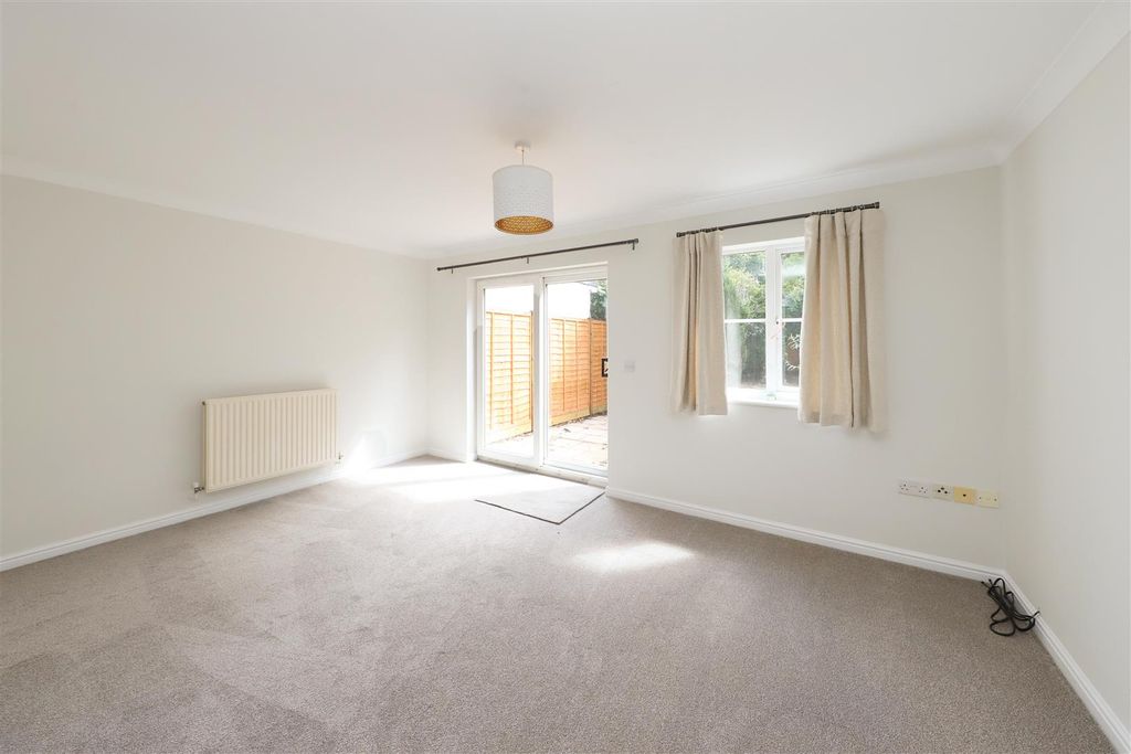 Property photo 2 of 11 Living/Dining Room