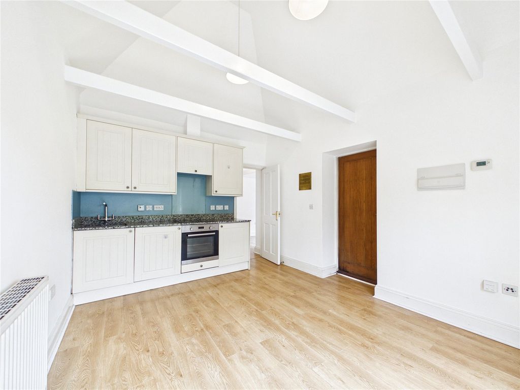 Property photo 3 of 10 Picture No. 27